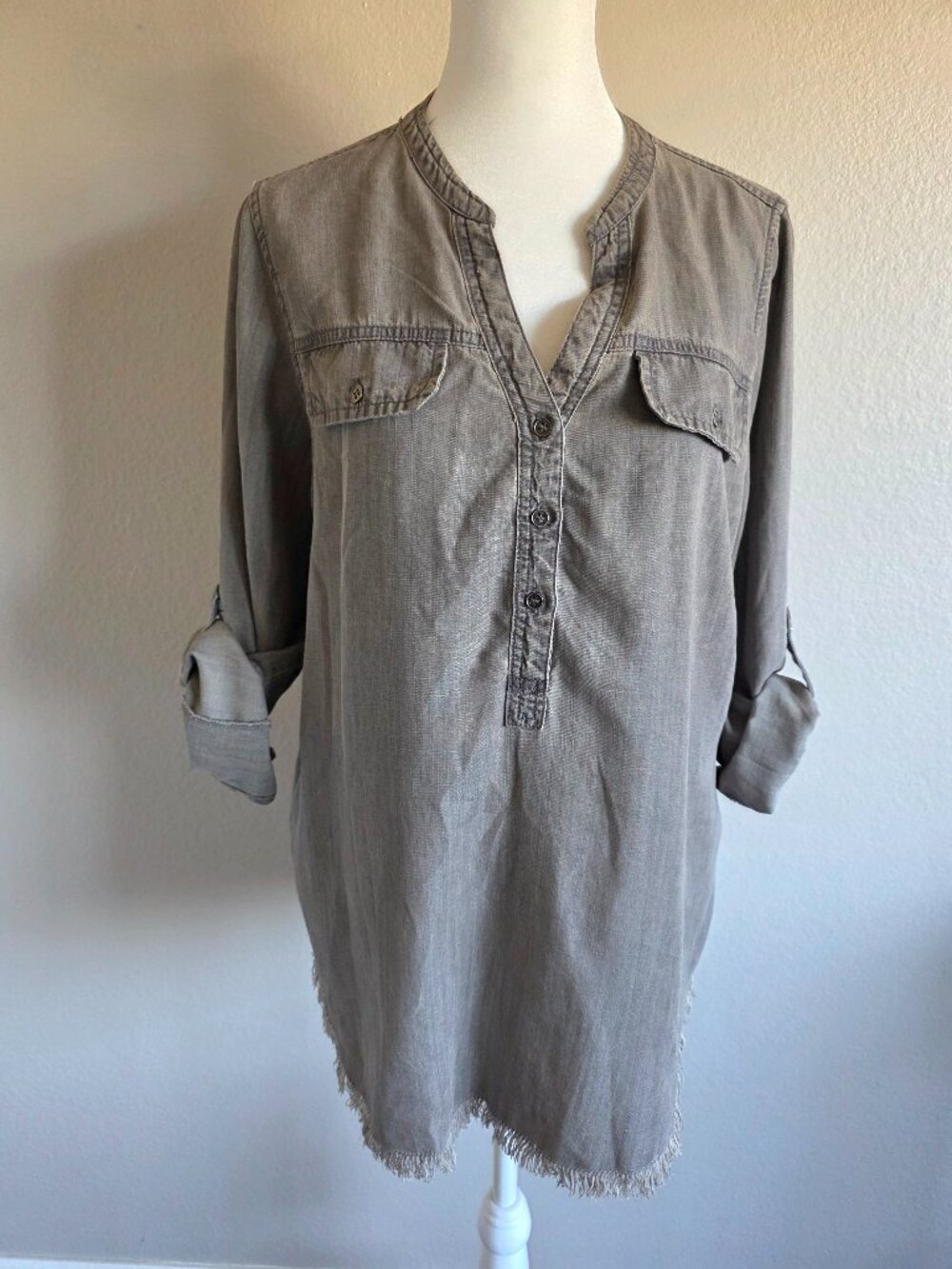 Hester & Orchard Top 1/2 Button Popover Tencel Gray Raw Hem Roll Tab Sleeve Sz S